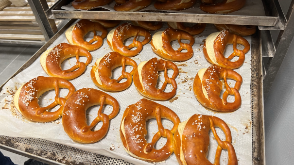 Brezel aus dem Holzbackofen